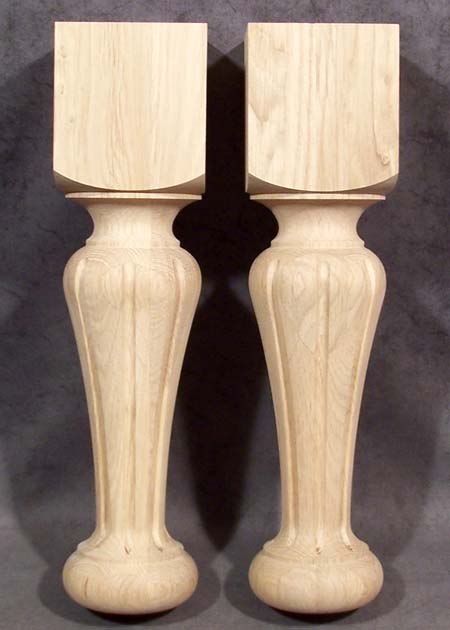 Eenvoudige houten tafelpoot versierd met dunne gleuven, eik, TL97