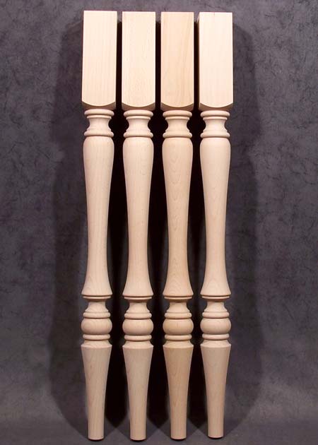 Prachtige houten tafelpoot met bijzonder sierlijke vormen, TL30